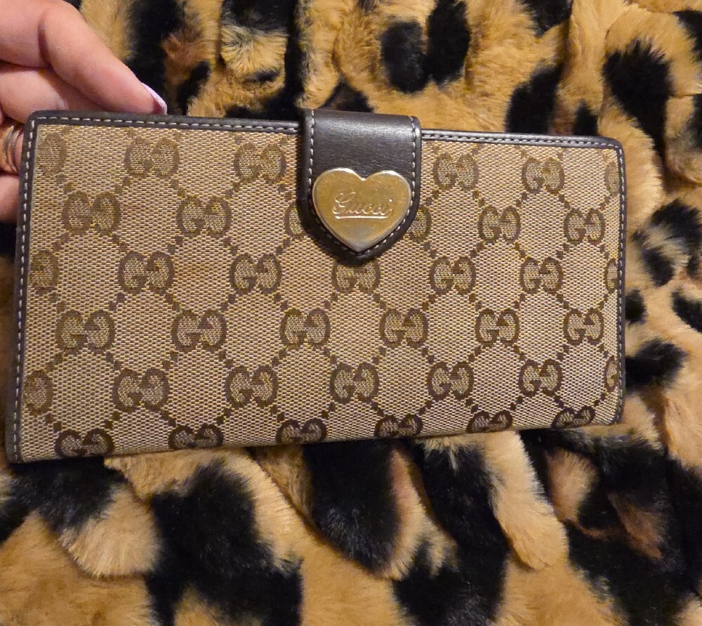 Gucci Beige/Brown GG Canvas Wallet with Gold Heart Closure - Picture 2 of 12